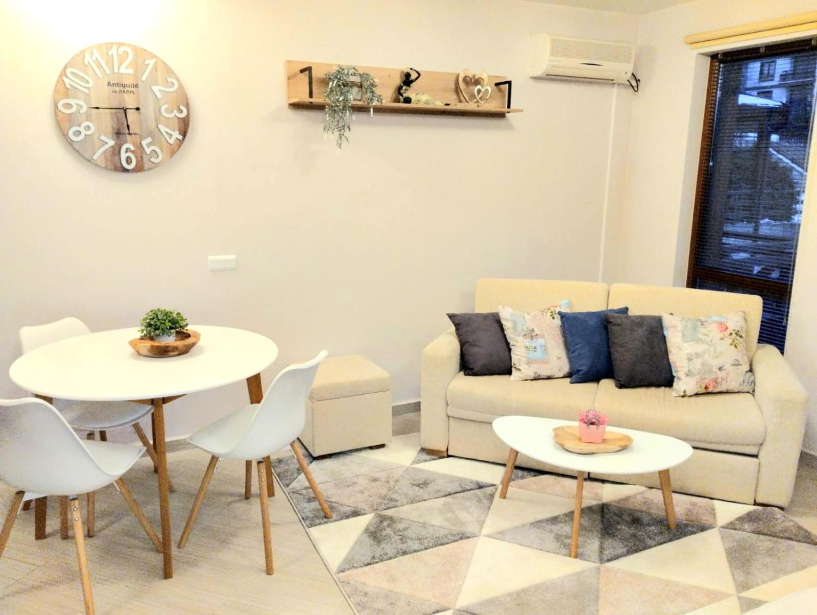 Spacious Luxury With Mountain View - Available Appartamento *