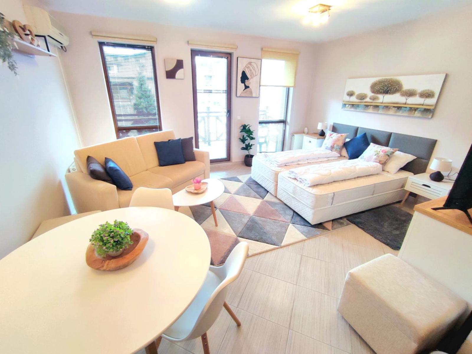 Apartment Spacious Luxury With Mountain View - Available *