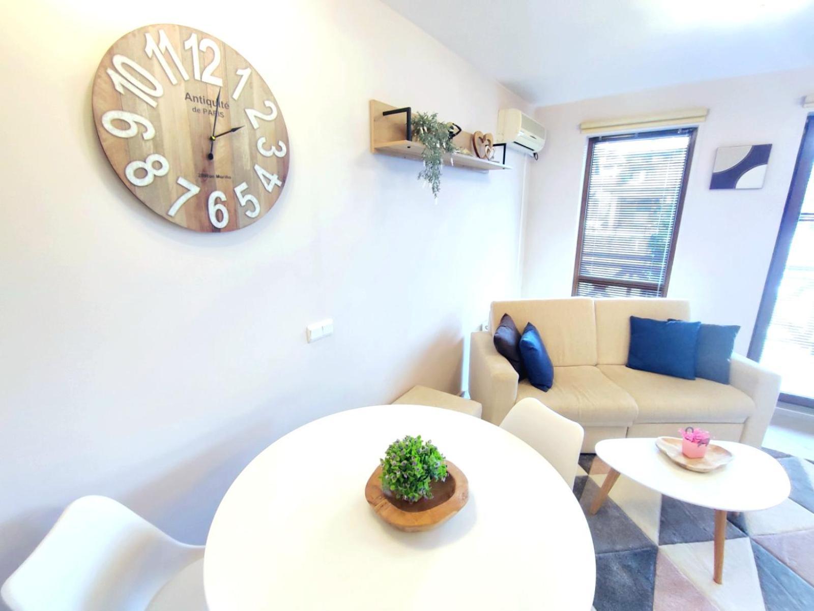 Apartment Spacious Luxury With Mountain View - Available *