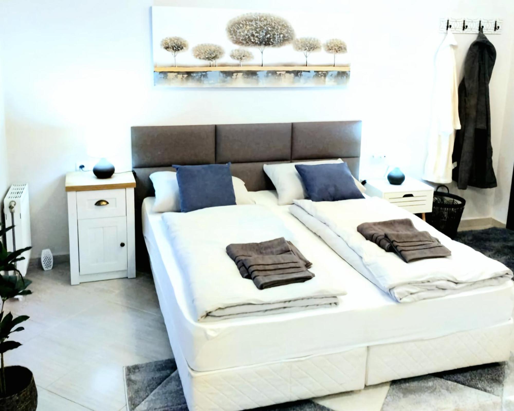 Apartment Spacious Luxury With Mountain View - Available *