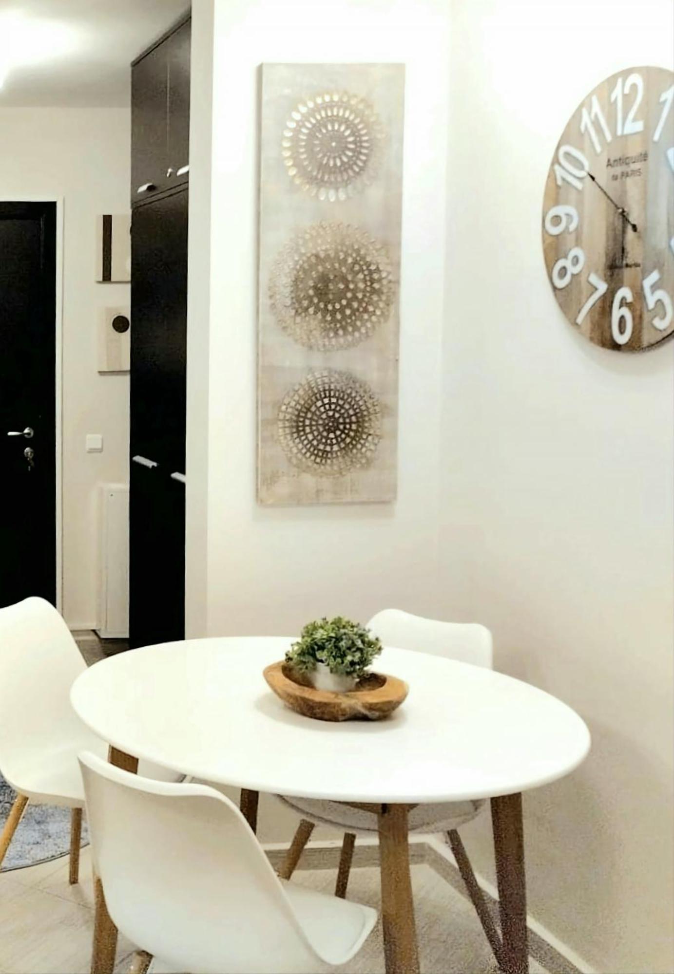 Spacious Luxury With Mountain View - Available Apartment *