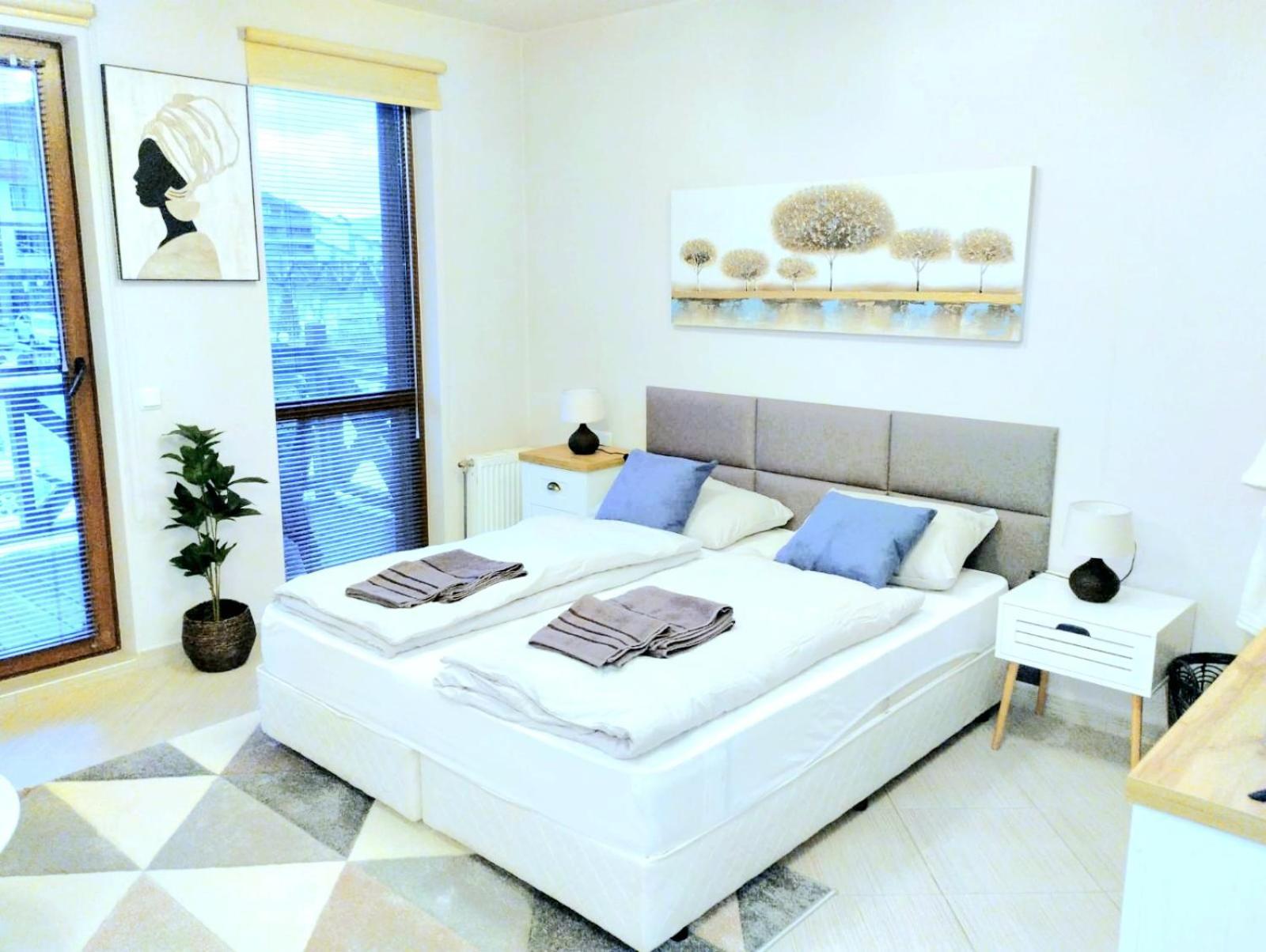 Apartment Spacious Luxury With Mountain View - Available *