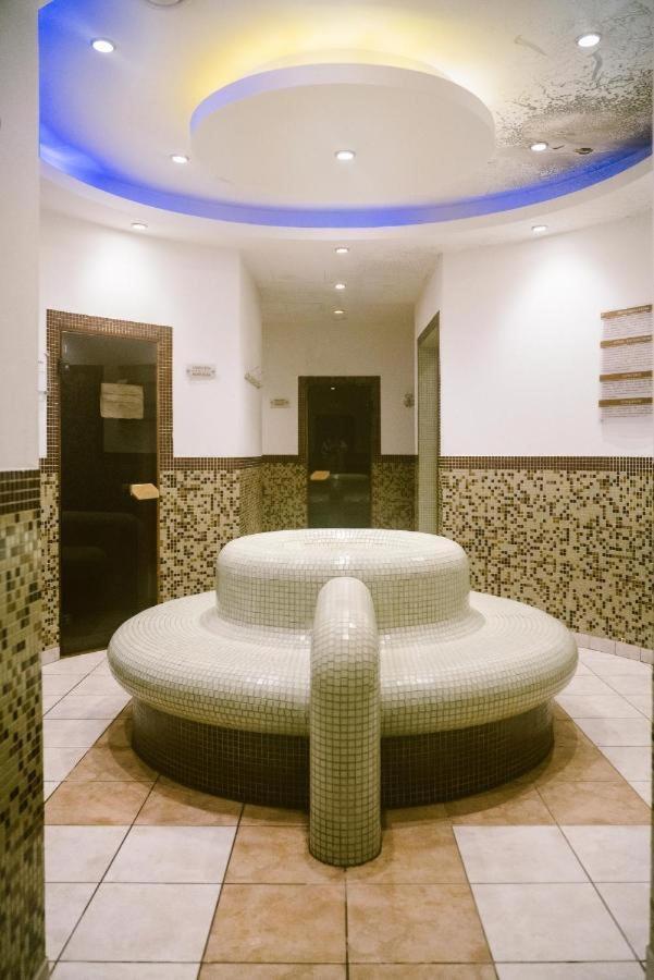 Spacious Luxury With Mountain View - Available Apartment