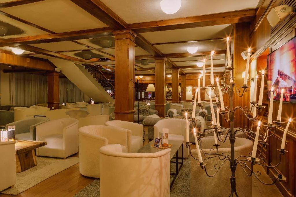 Spacious Luxury With Mountain View - Available Apartment *